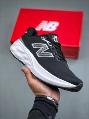 New Balance 880 Negras y Blancas