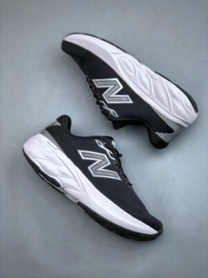 New Balance 880 Negras y Blancas - Image 2