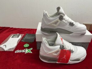 AIR JORDAN 4 TECH