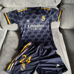 Conjunto Niño Real Madrid (8-9 años)
